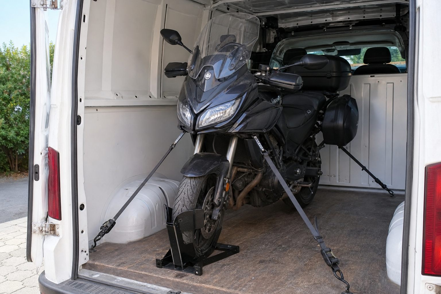 Motosiklet Taşımacılığı: Kapalı Kasa, Sabitleme ve Sigorta
