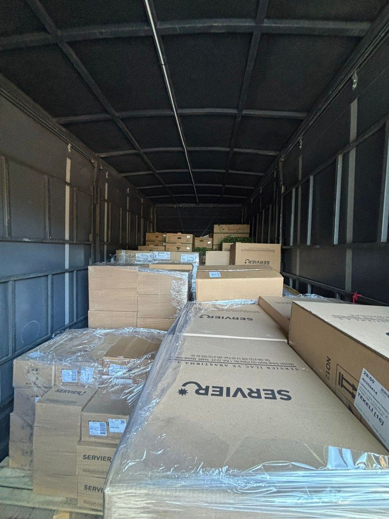 Kurumsal ilaç kargosunun ambar nakliyesinde güvenli istiflenmesi — Renk Lojistik